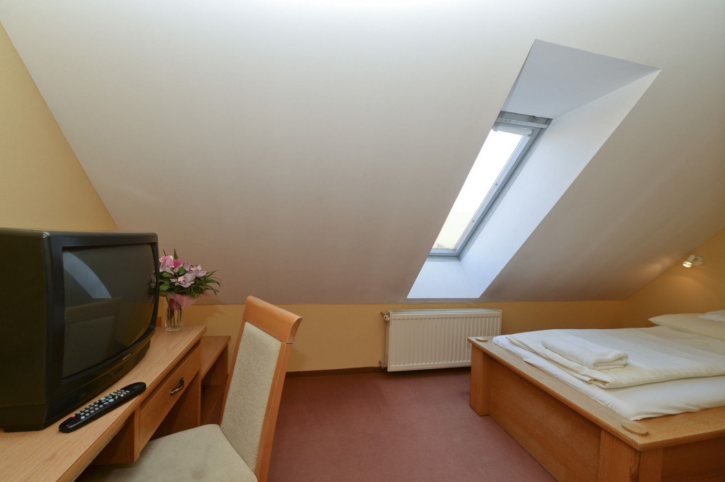 Hotel Unicornis 19/83