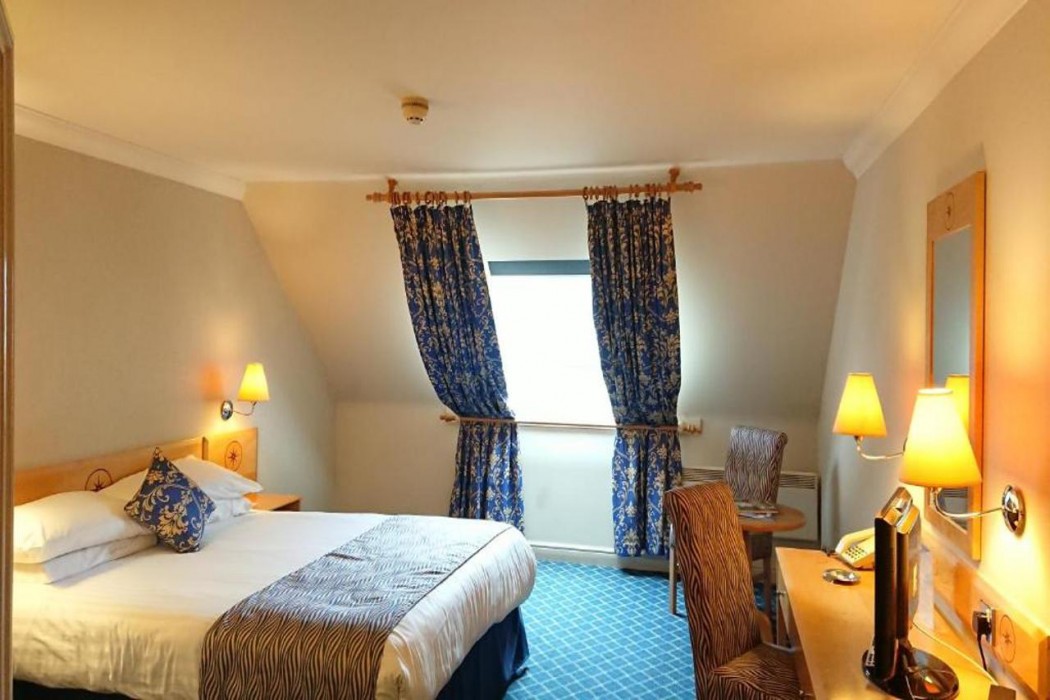 The Queens Hotel and Victoria Cloisters 51/82