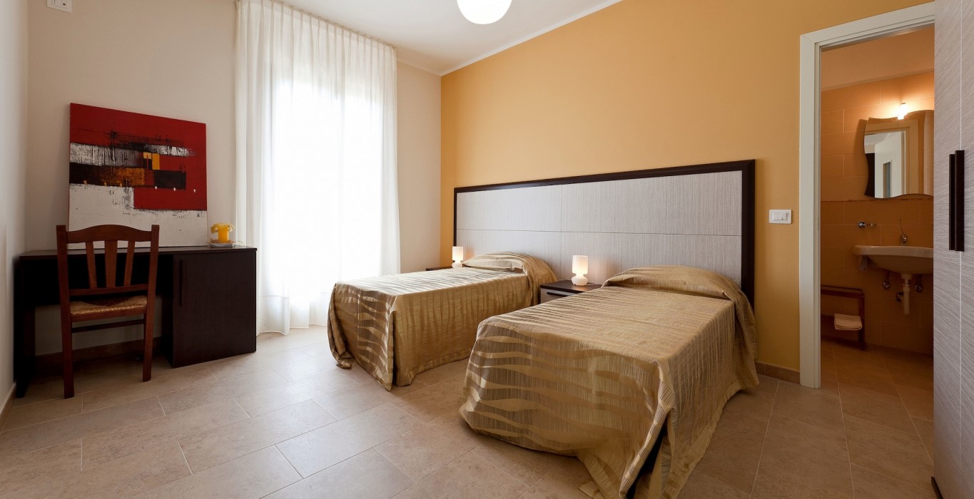 Hotel La Campana 11/24