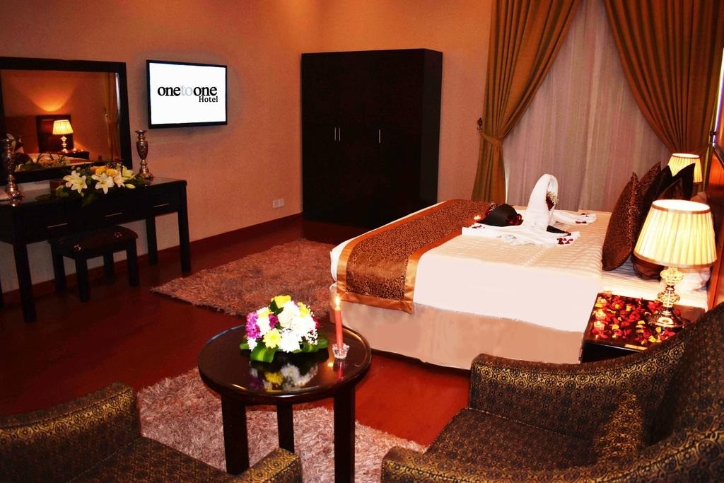 DELUXE ROOM KING BED