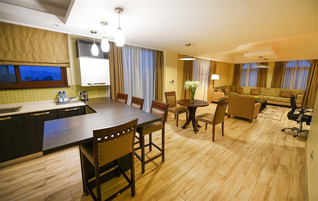 Mestil Hotel And Residences 16/70