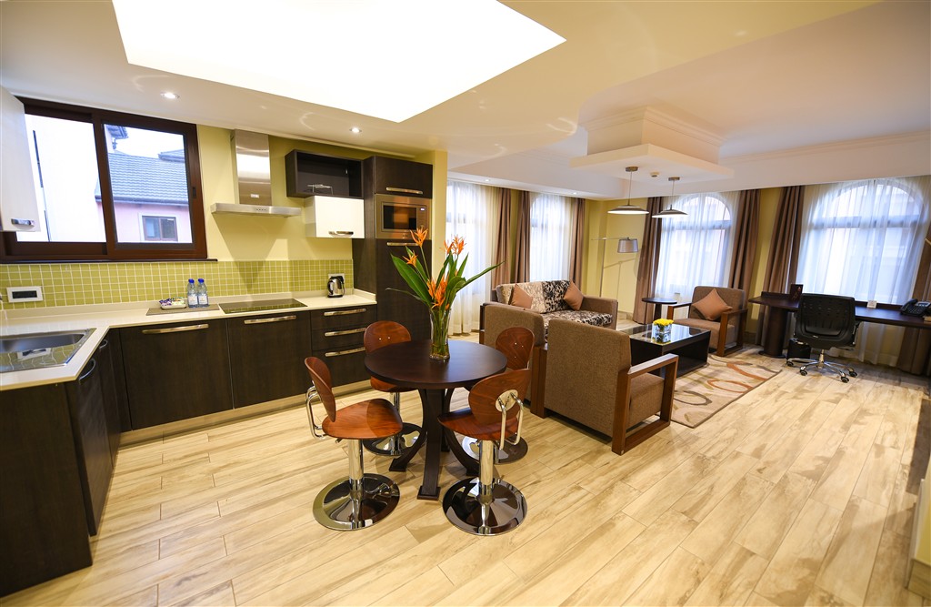 Mestil Hotel And Residences 26/70