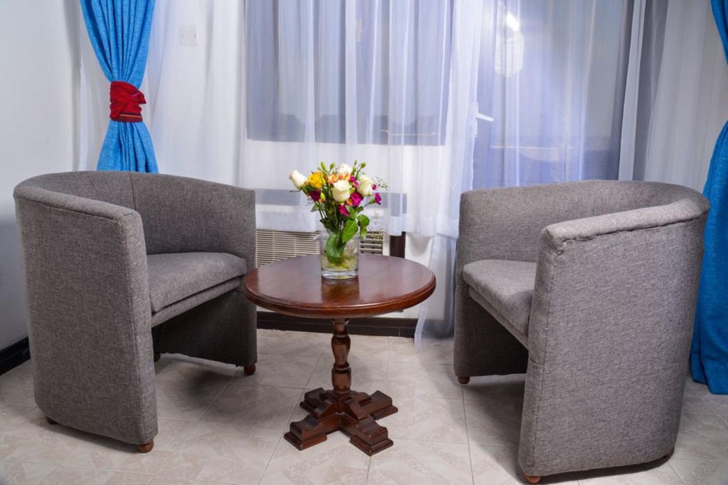 Hotel Sapphire 7/49