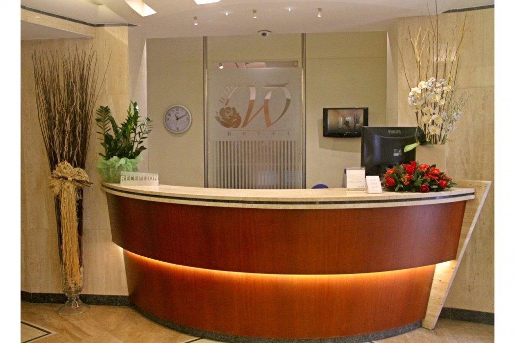Windrose Hotel 4/46