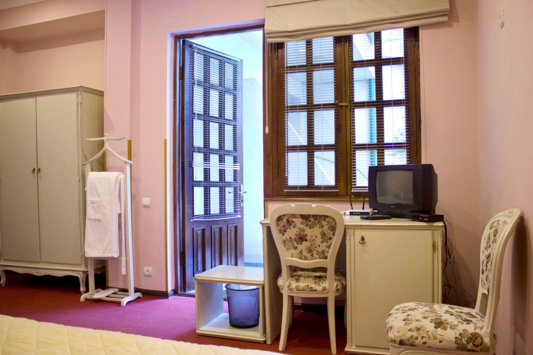 Demi Hotel 34/42