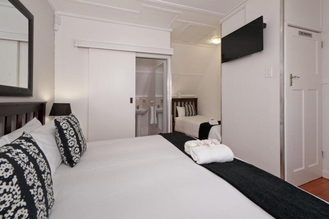 Twenty Four 17 Inn Hotel 24/42