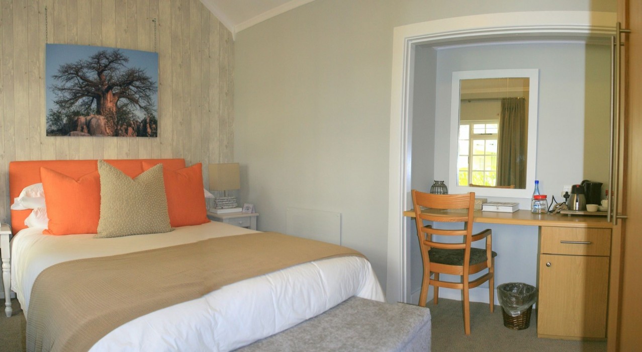 Lodge On Main Guest House 22/60