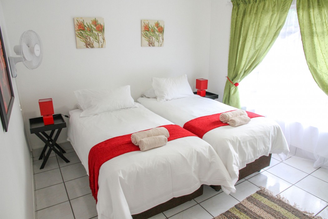 Sunshine Self Catering 28/78