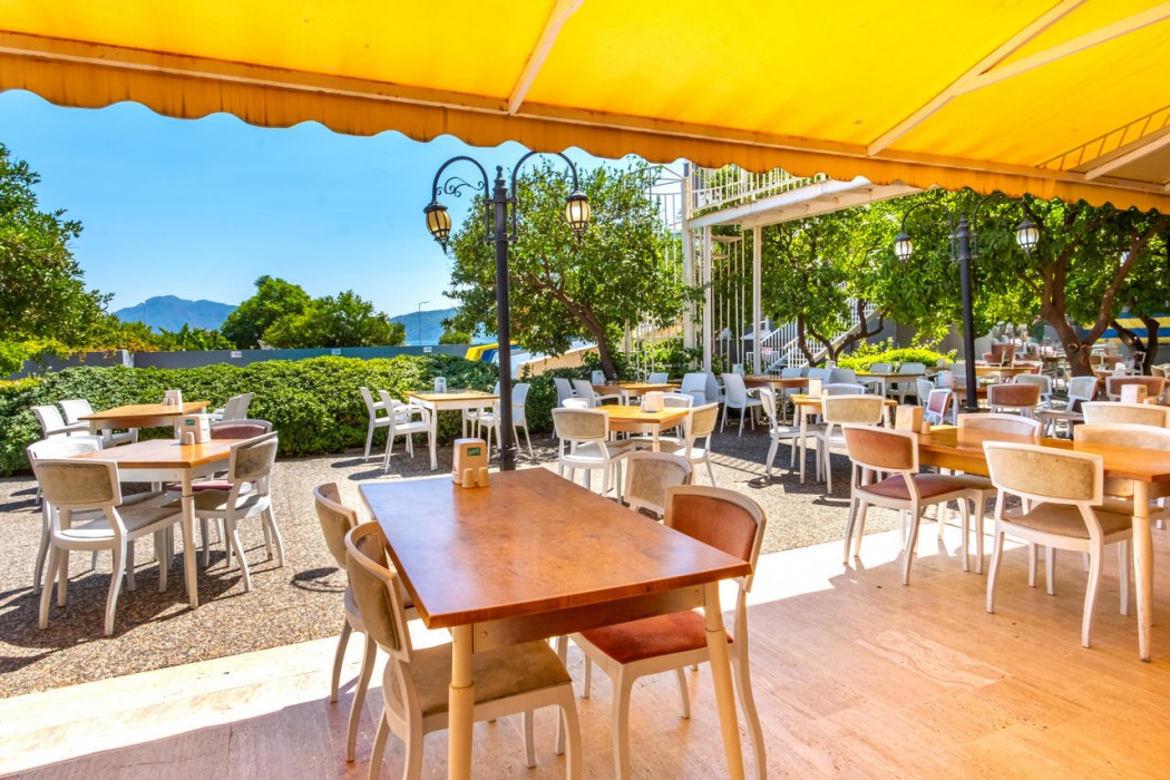 Caprice Beach Hotel 30/67