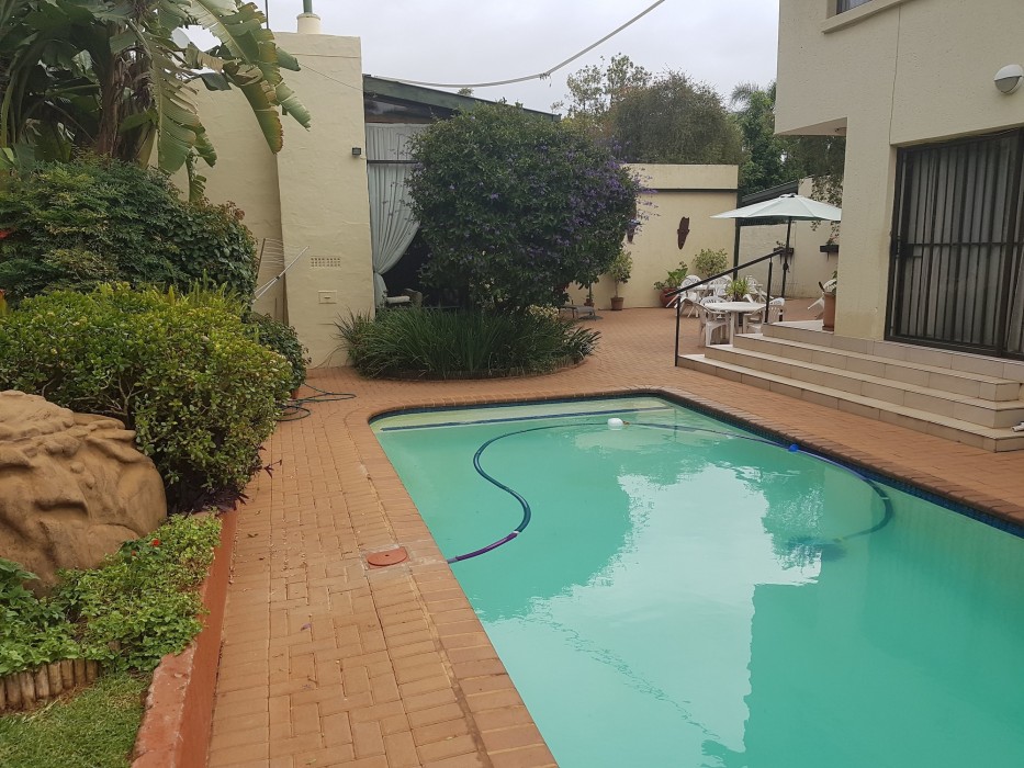 360 Eastwoods Guest House 2/5