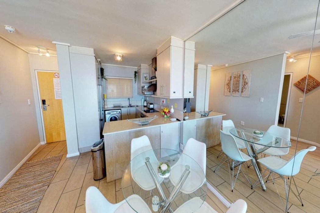 Luxury On The Beach Lagoon Beach 27/55