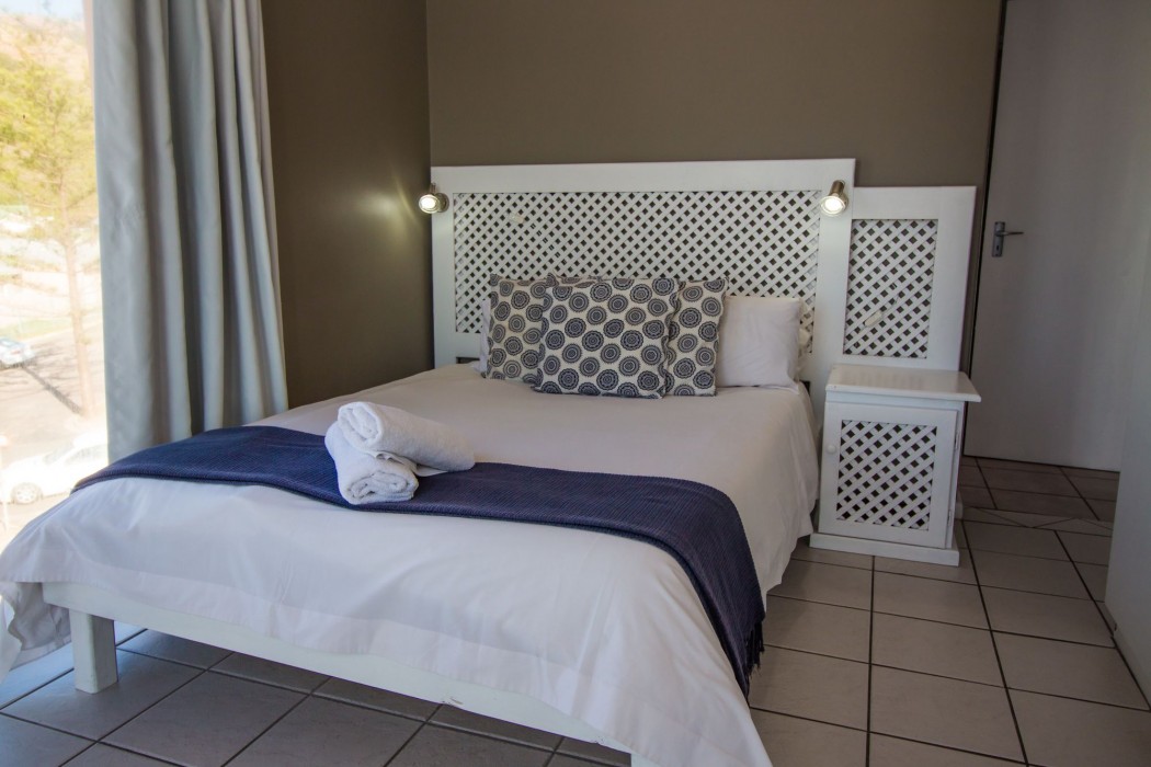 Point Village Hotel 29/76