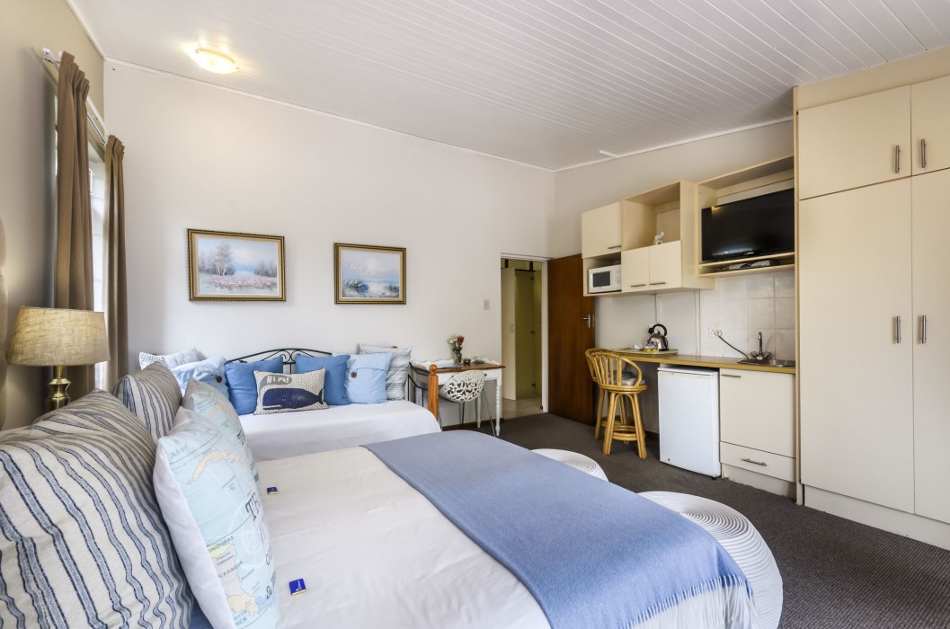 Admiral S Lodge Guest House B B 55/83