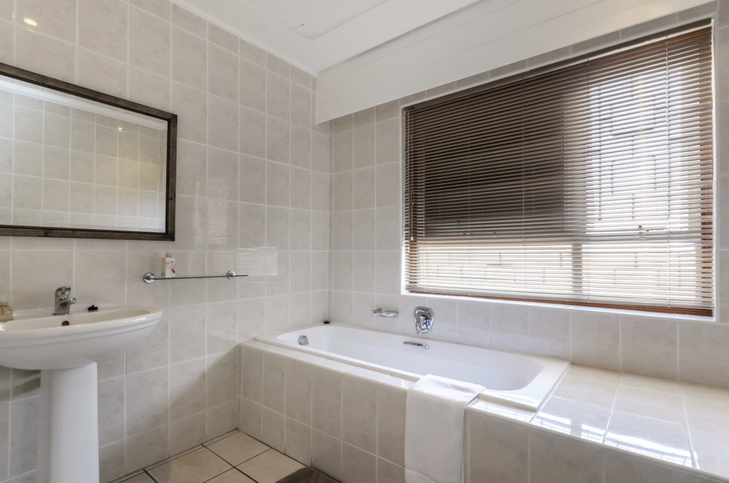 Admiral S Lodge Guest House B B 43/83