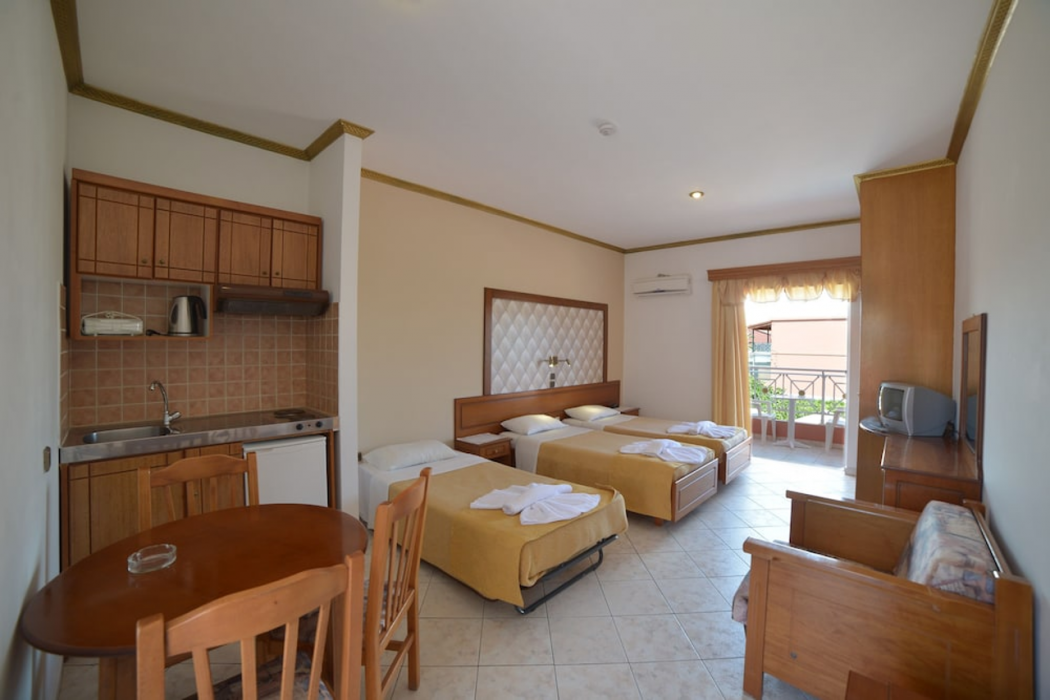 Angelina Hotel and Apartments 16/60