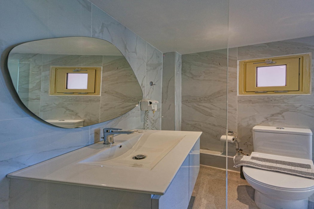 Island Beach Resort And Annex Adults Only 45/81