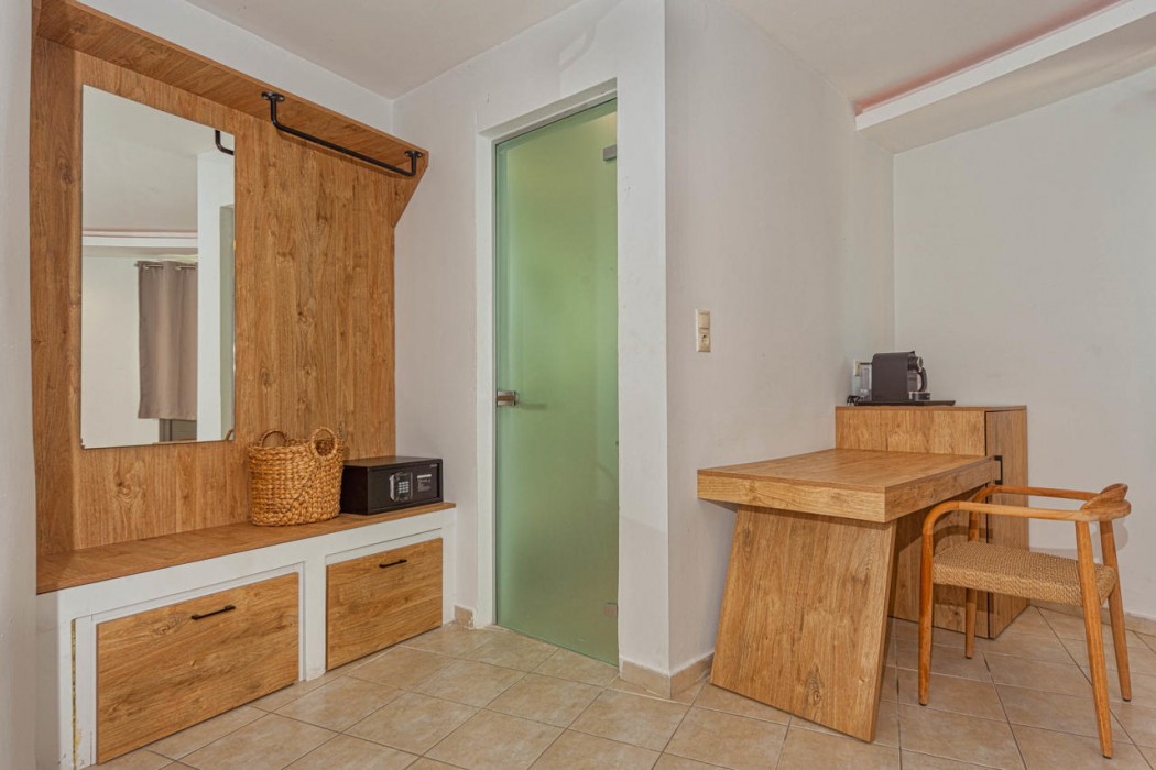 Island Beach Resort And Annex Adults Only 26/81