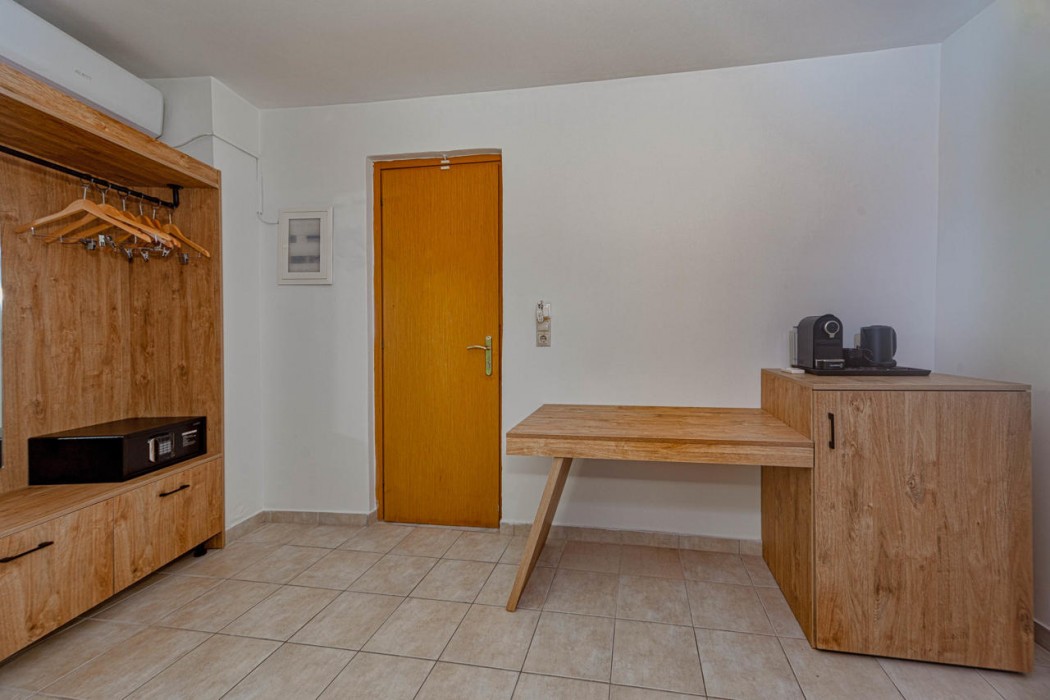 Island Beach Resort And Annex Adults Only 23/81