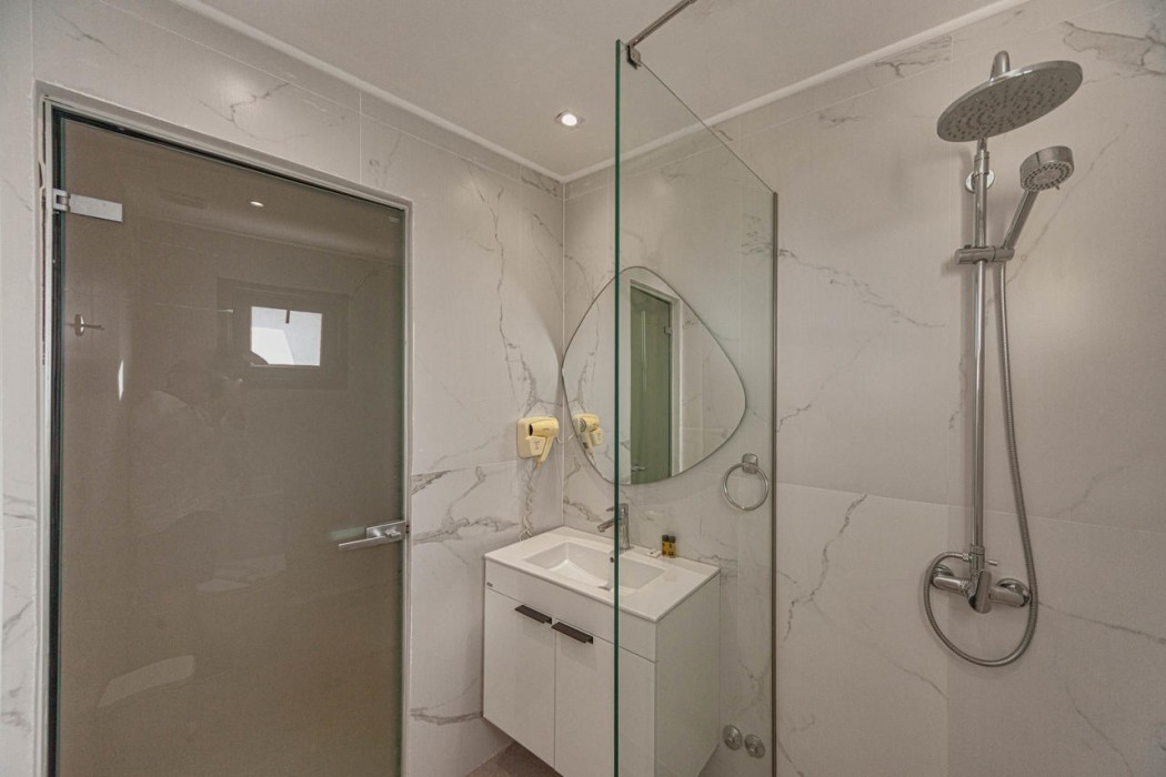 Island Beach Resort And Annex Adults Only 44/81
