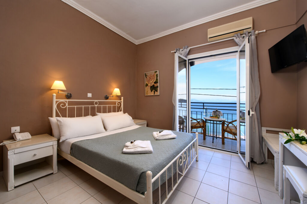 Ipsos Di Mare - Adults Only 10/41