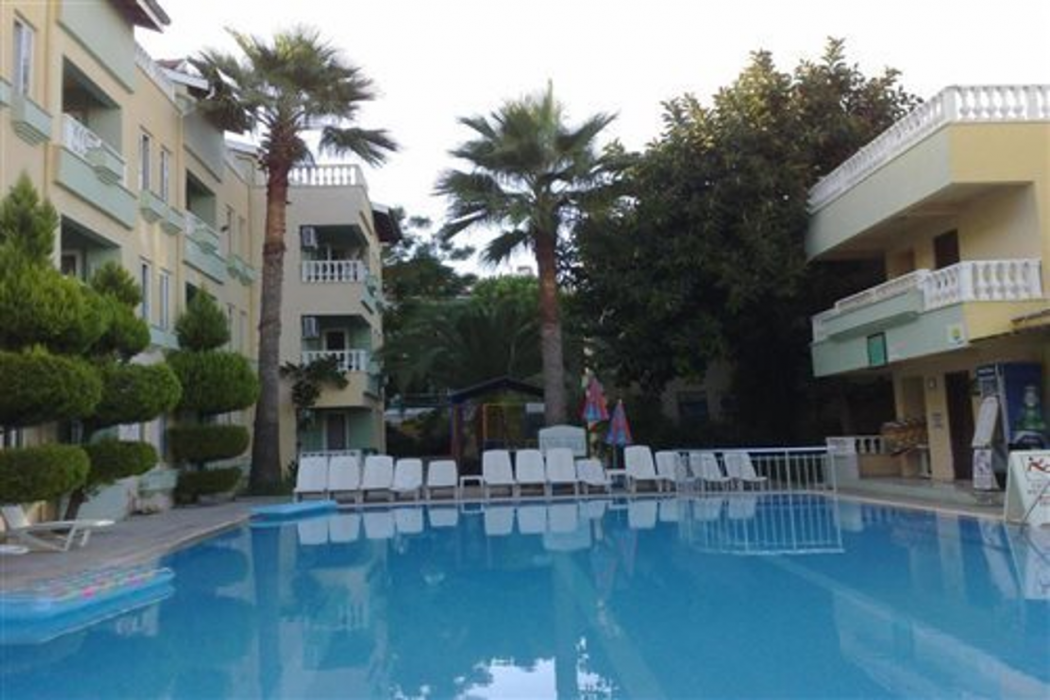 Club Sunset Apartments 2/39