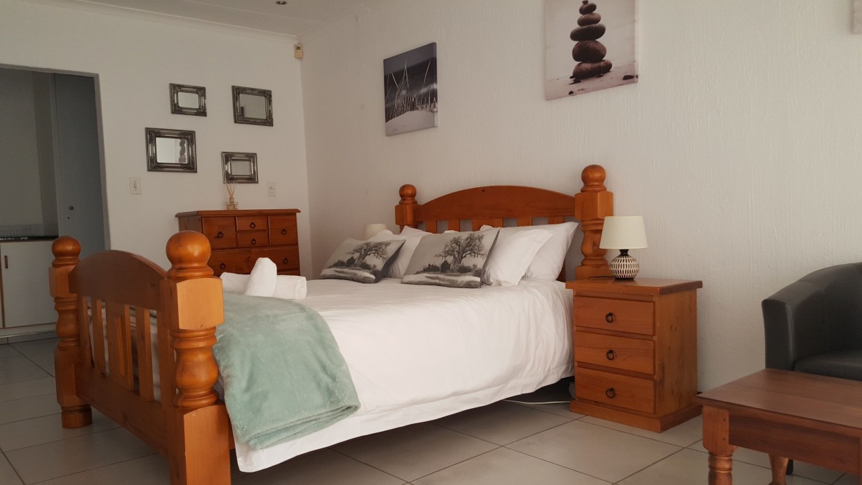 8 Ibis Lane Guest House 1/4