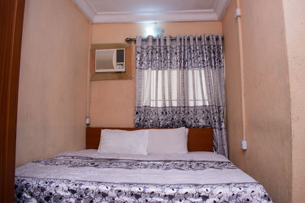 Maxton Suites Magodo 12/27