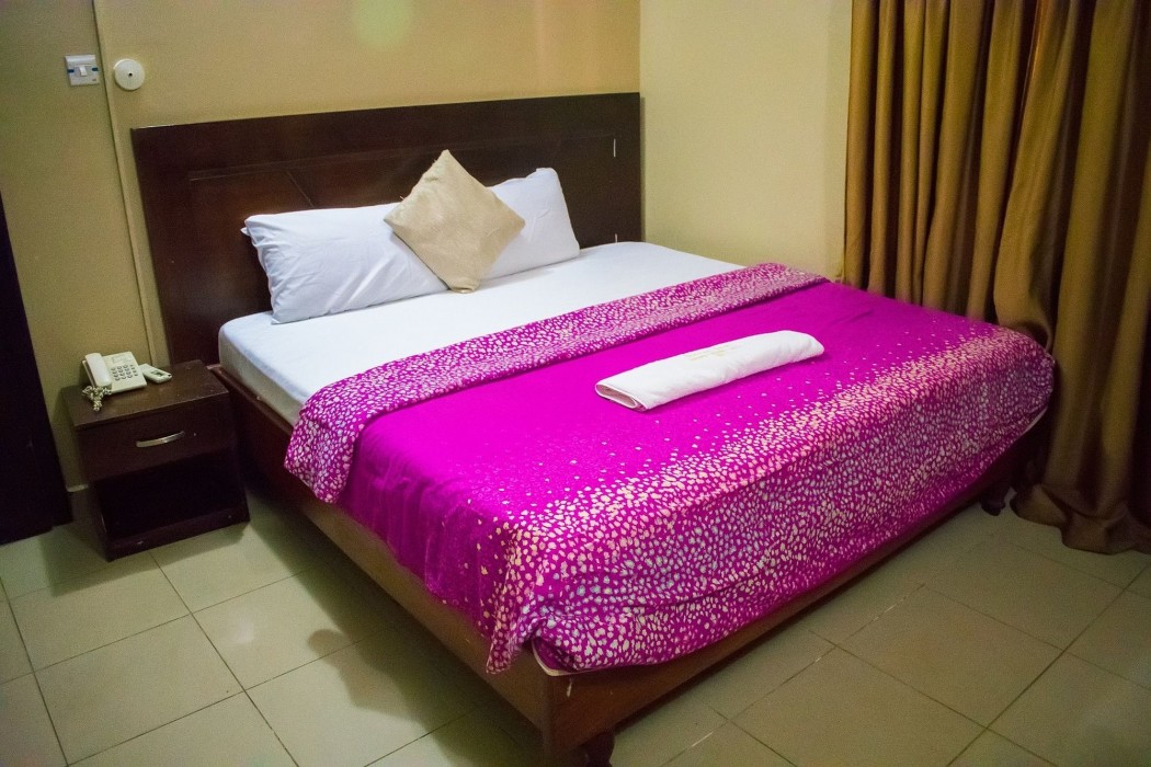 Golden Destiny Hotel Limited 48/100