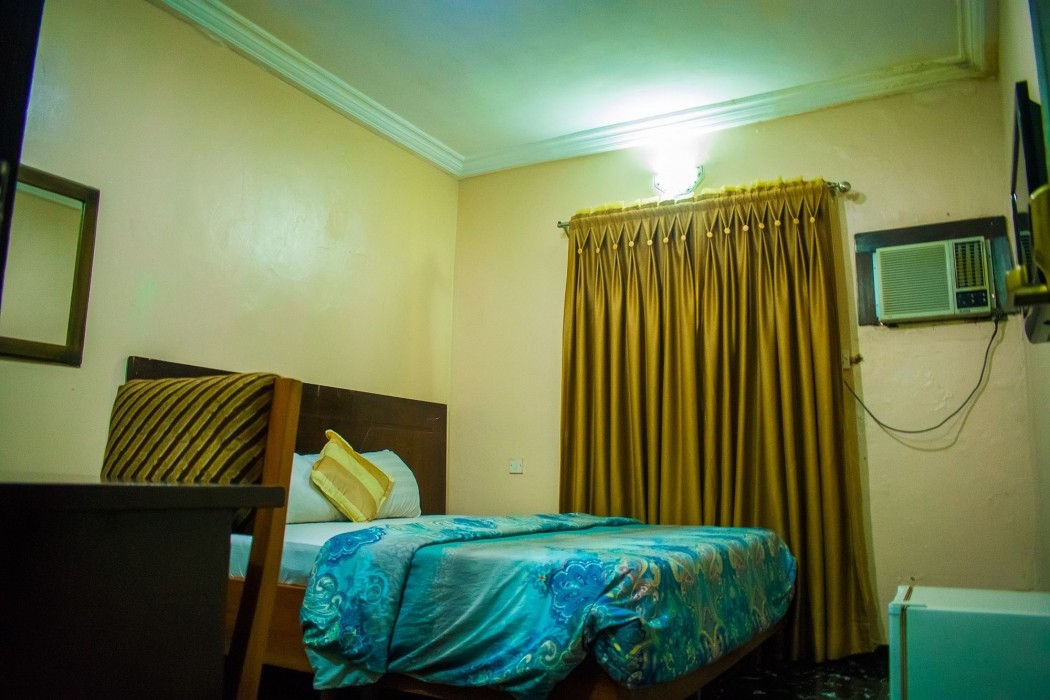 Golden Destiny Hotel Limited 76/100