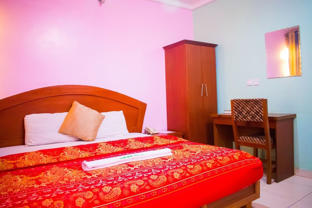Golden Destiny Hotel Limited 36/100
