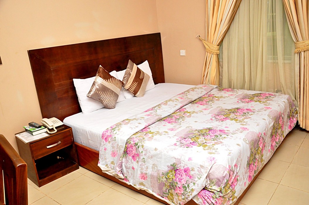 Golden Destiny Hotel Limited 52/100