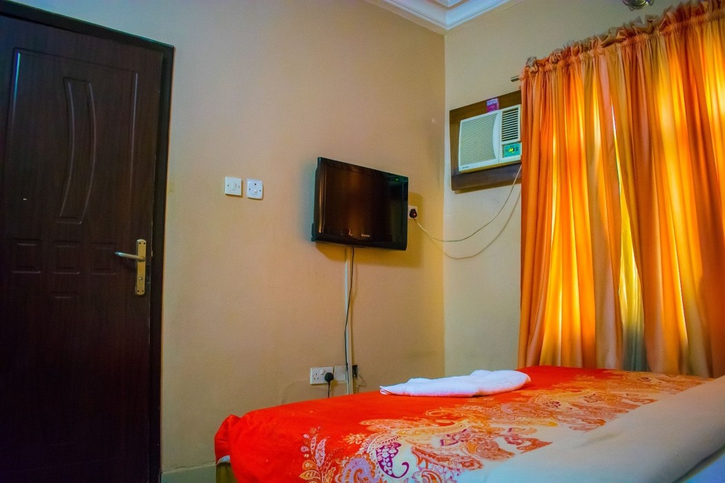 Golden Destiny Hotel Limited 74/100