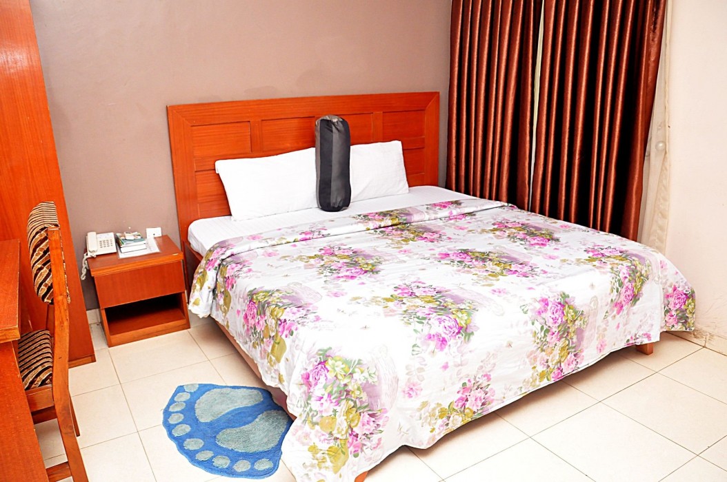 Golden Destiny Hotel Limited 37/100
