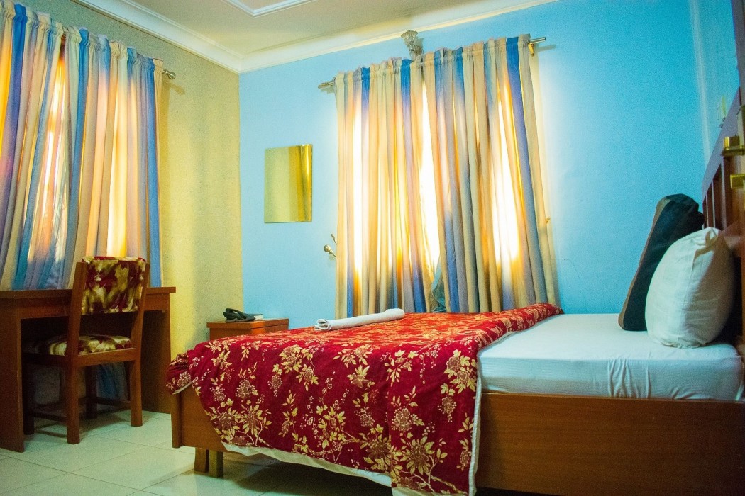 Golden Destiny Hotel Limited 72/100