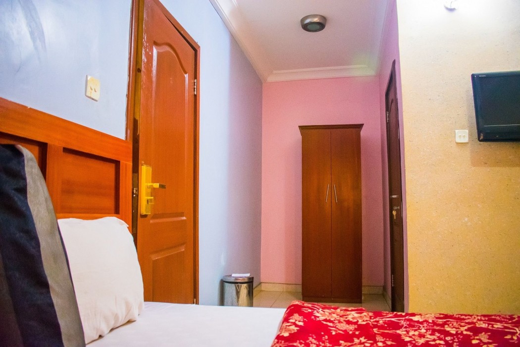 Golden Destiny Hotel Limited 68/100