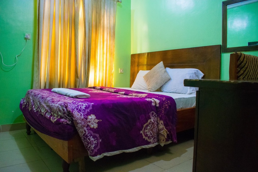Golden Destiny Hotel Limited 64/100