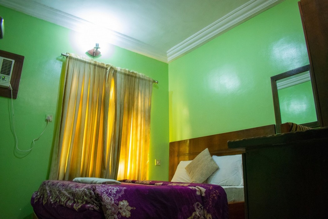 Golden Destiny Hotel Limited 32/100