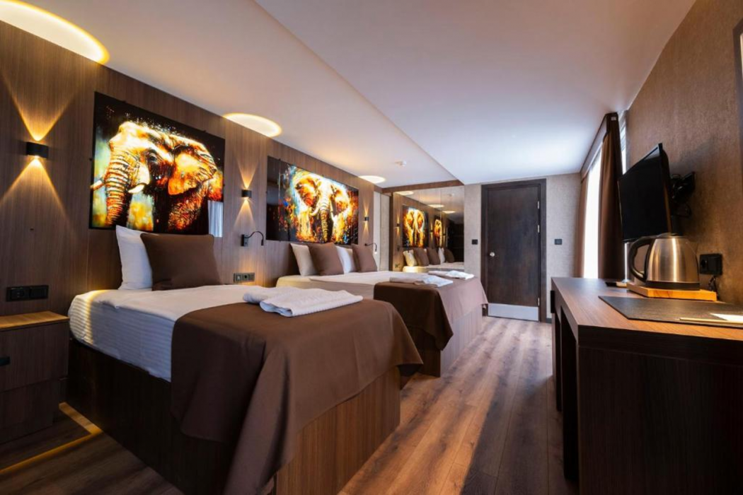 Duqqan Deluxe Hotel 10/63
