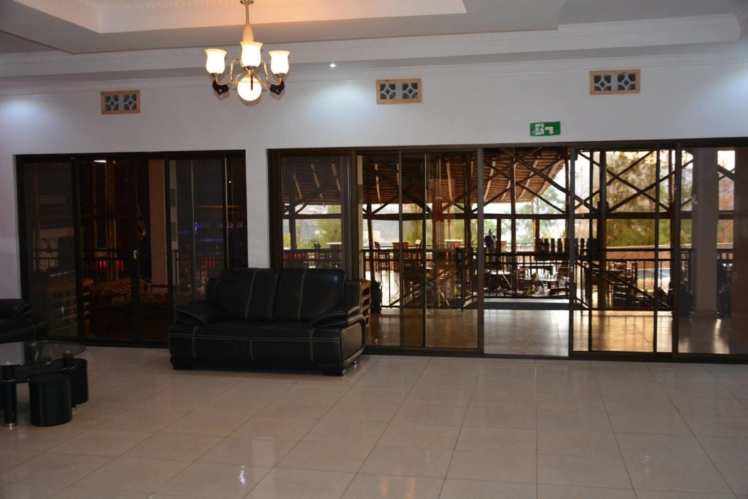 The Hut Restaurant & Boutique Hotel 30/55
