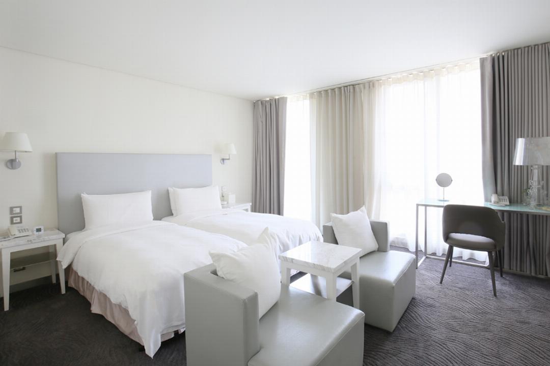 غرفة ديلوكس بسريرين منفصلين، Ambience Hotel 2/6