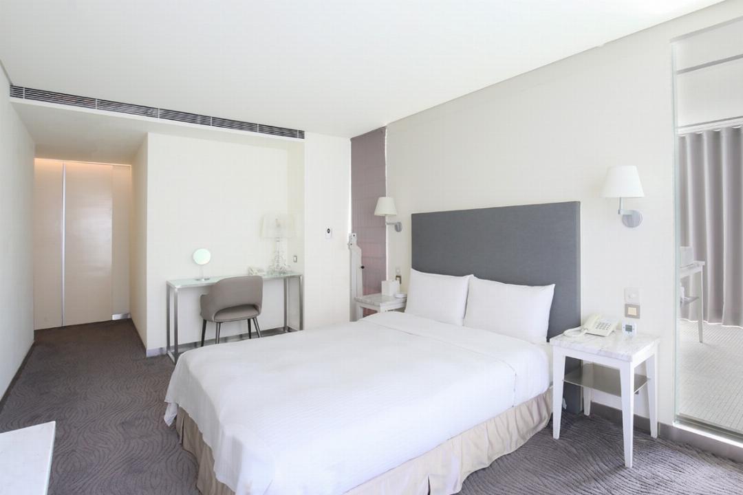 غرفة ديلوكس بإطلالة على المدينة، Ambience Hotel 3/15