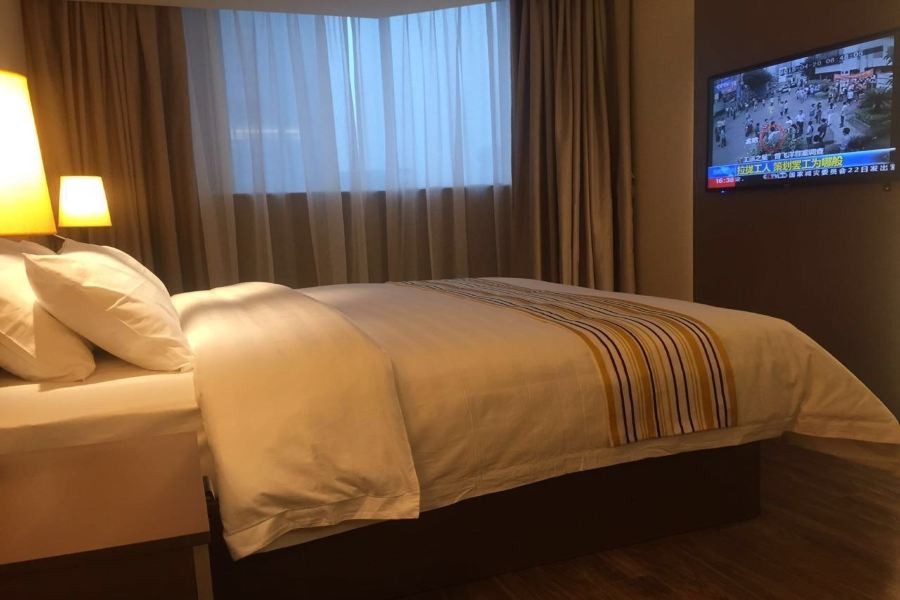 Home Inn Plus (Wuxi Zhongshan Road Shenglimen Metro Station) 25/57
