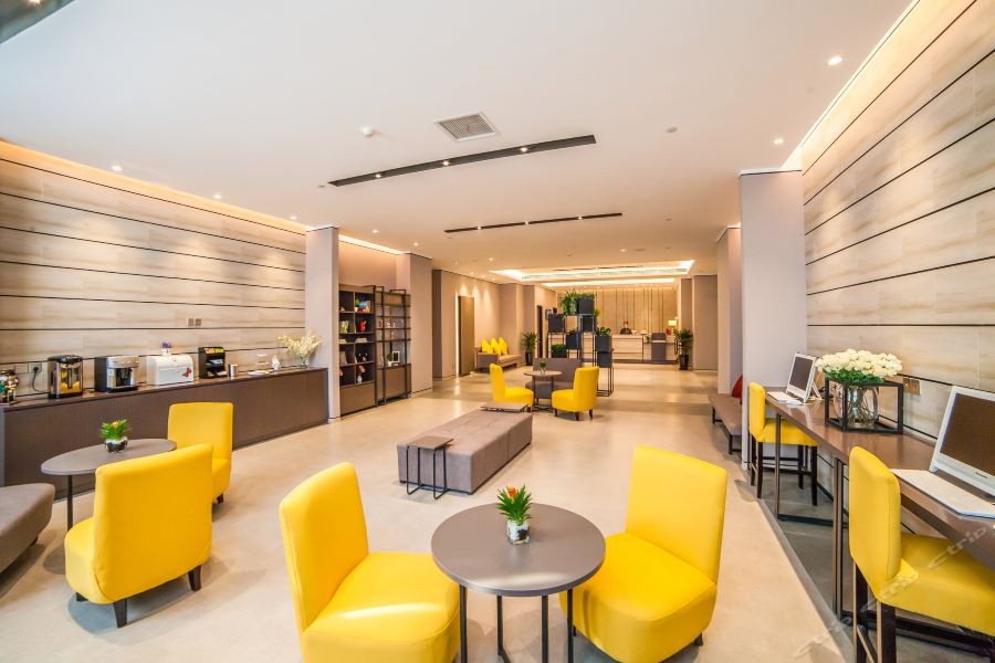 Home Inn Plus (Wuxi Zhongshan Road Shenglimen Metro Station) 39/57