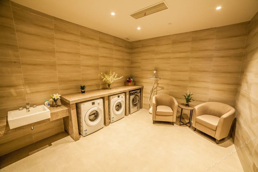 Home Inn Plus (Wuxi Zhongshan Road Shenglimen Metro Station) 40/57