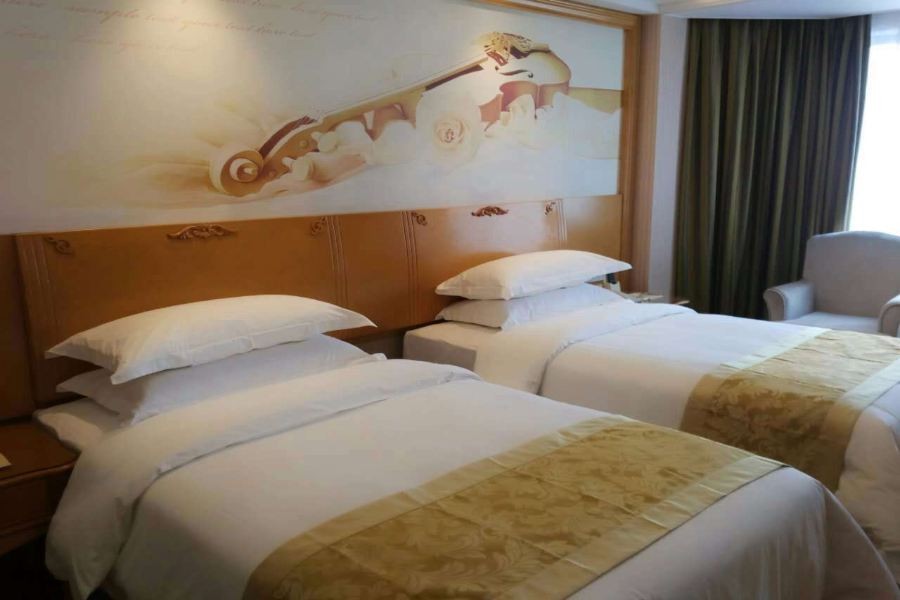 Vienna International Hotel (Zhuhai Lovers Middle Road Haibin Store) photo3