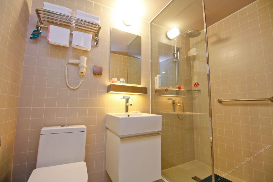 Jinjiang Inn Select (Xi'an Jiangong Road Yanxingmen Metro Station) 41/68