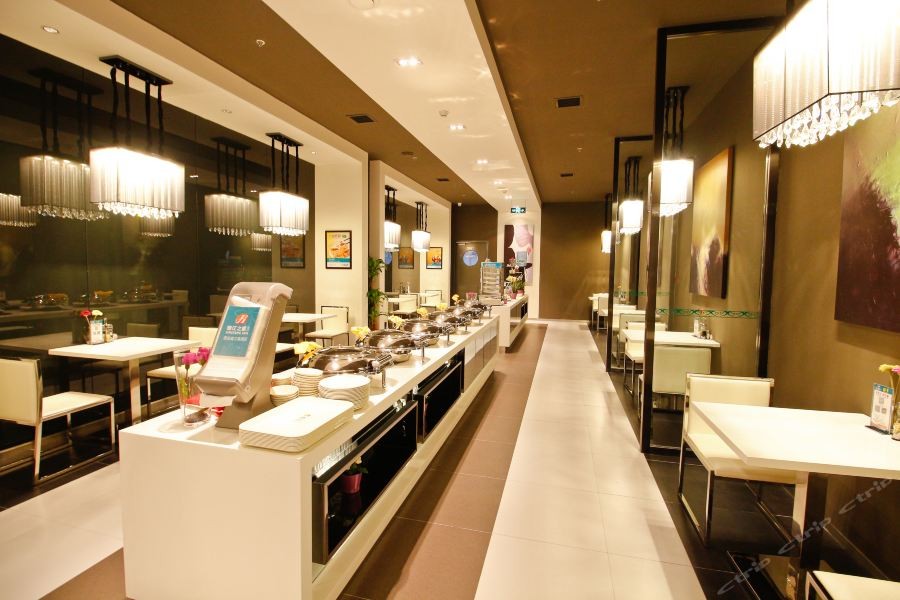 Jinjiang Inn Select (Xi'an Jiangong Road Yanxingmen Metro Station) 39/68