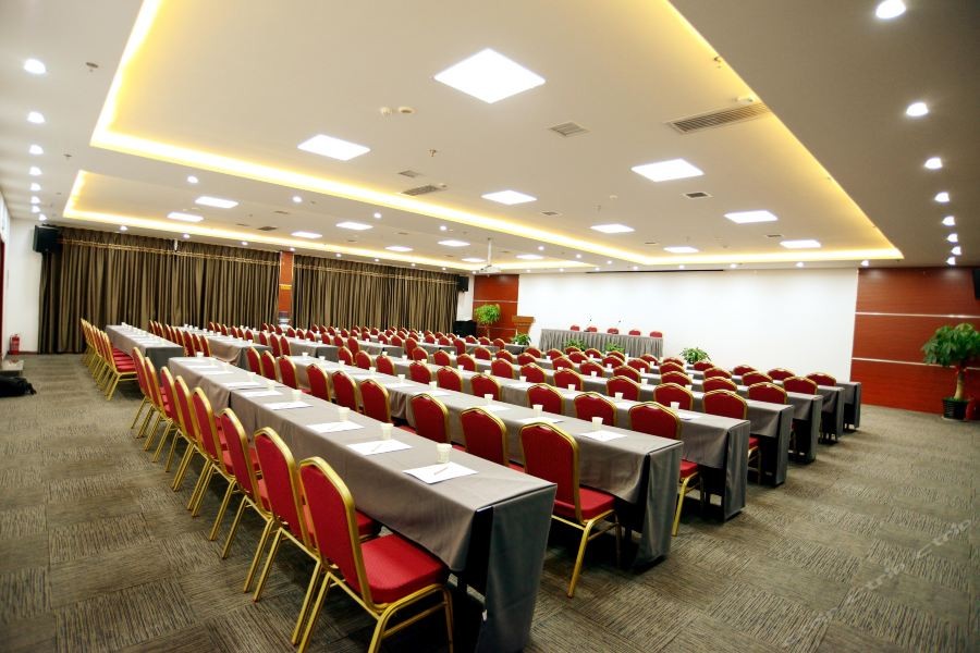 Jinjiang Inn Select (Xi'an Jiangong Road Yanxingmen Metro Station) 42/68