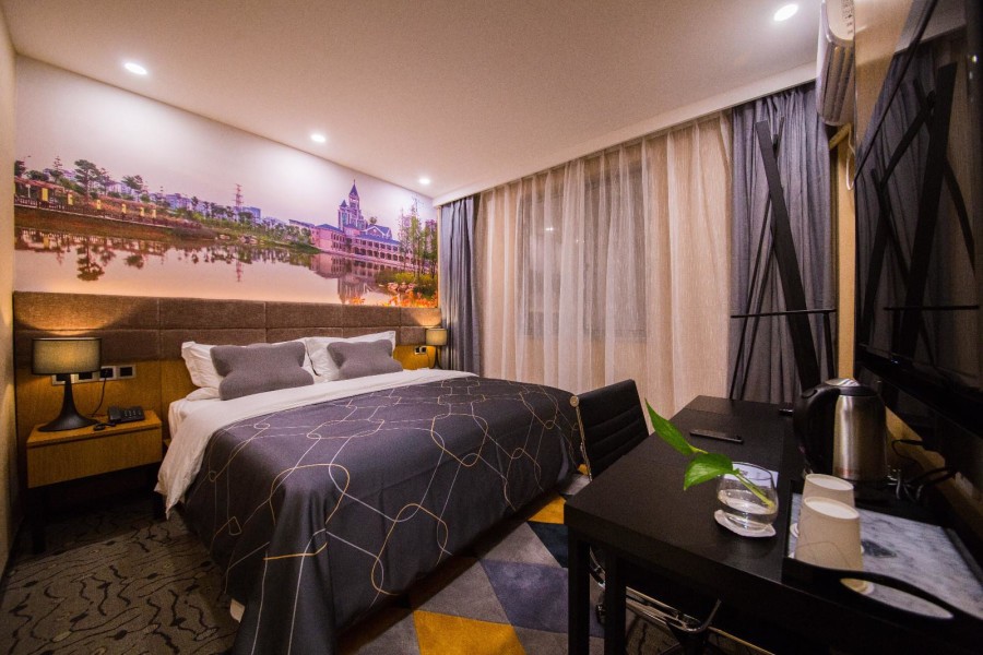 Chonpines Hotel (Huizhou Huidong Hongling Avenue) 52/68