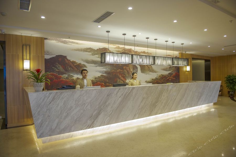 Seaman Hotel (Chongqing Jiazhou Hongqi Hegou Light Rail Station) 29/42